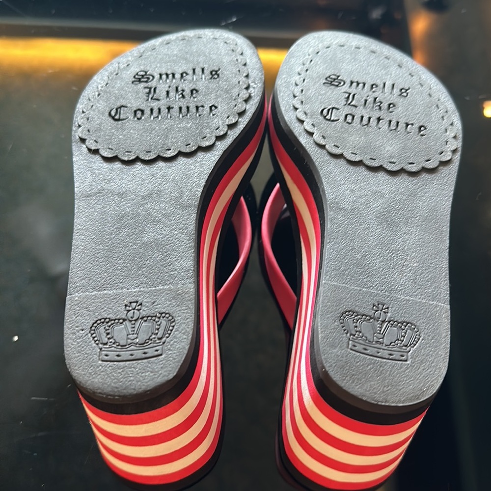 NWOT Authentic Juicy Couture Wedge Heel sandals in a cheery Black , Red & white - Picture 17 of 17